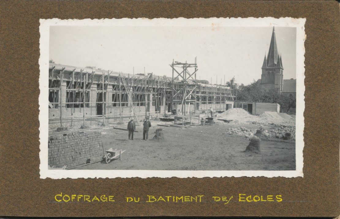 Coffrage du bâtiment de l'école, 1932