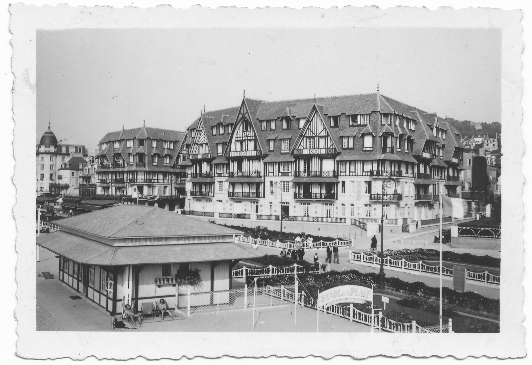 Côté plage (Palais Normand & Hôtel Flaubert)